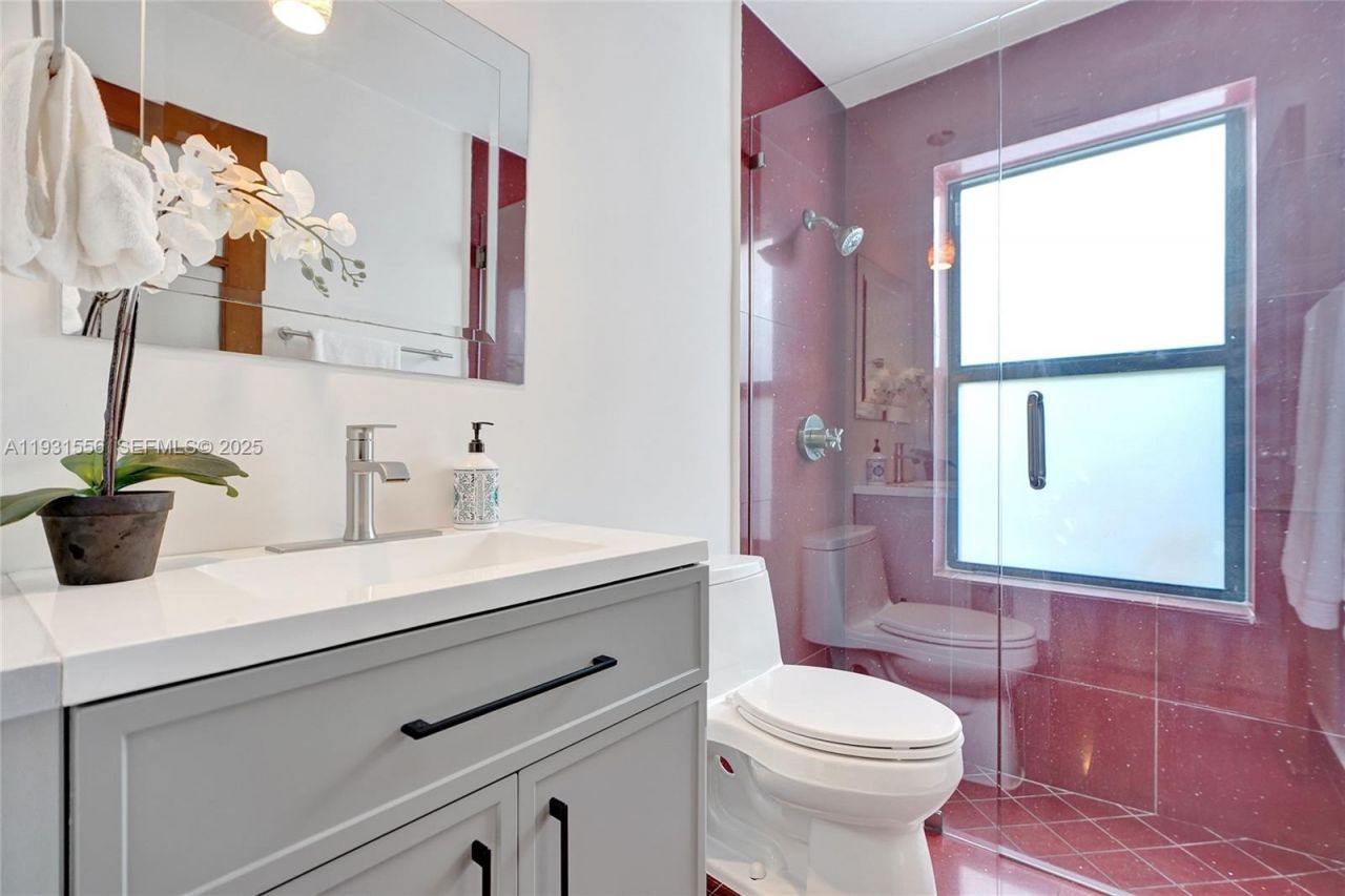 21440 Highland Lakes Blvd, Miami, FL 33179 Photo