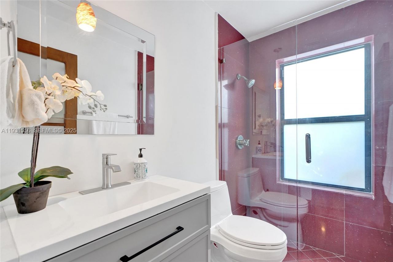 21440 Highland Lakes Blvd, Miami, FL 33179 Photo