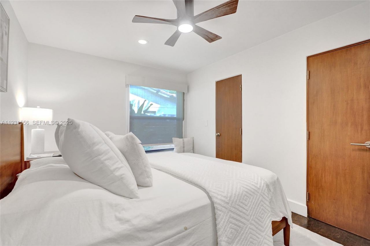 21440 Highland Lakes Blvd, Miami, FL 33179 Photo