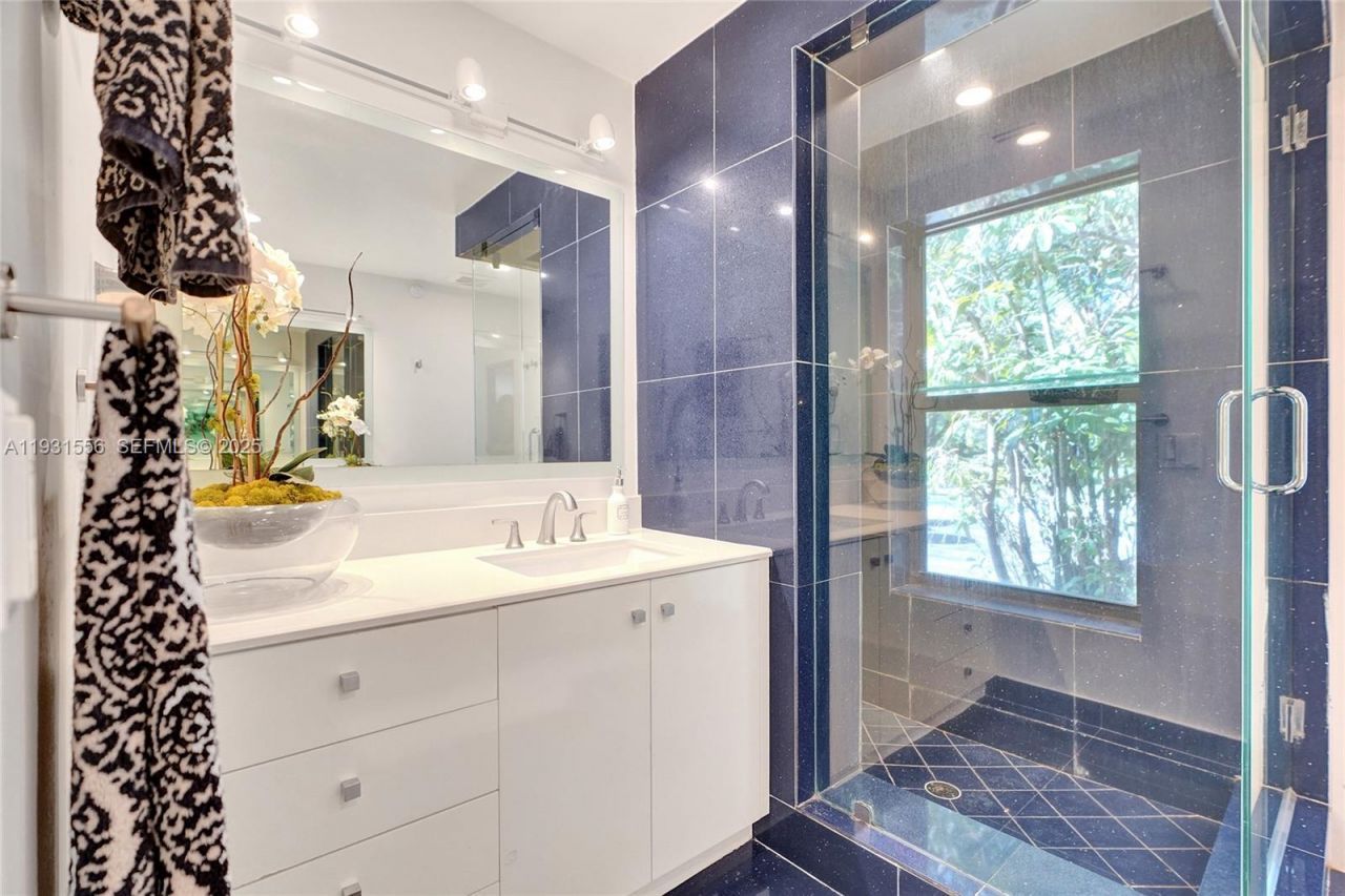 21440 Highland Lakes Blvd, Miami, FL 33179 Photo