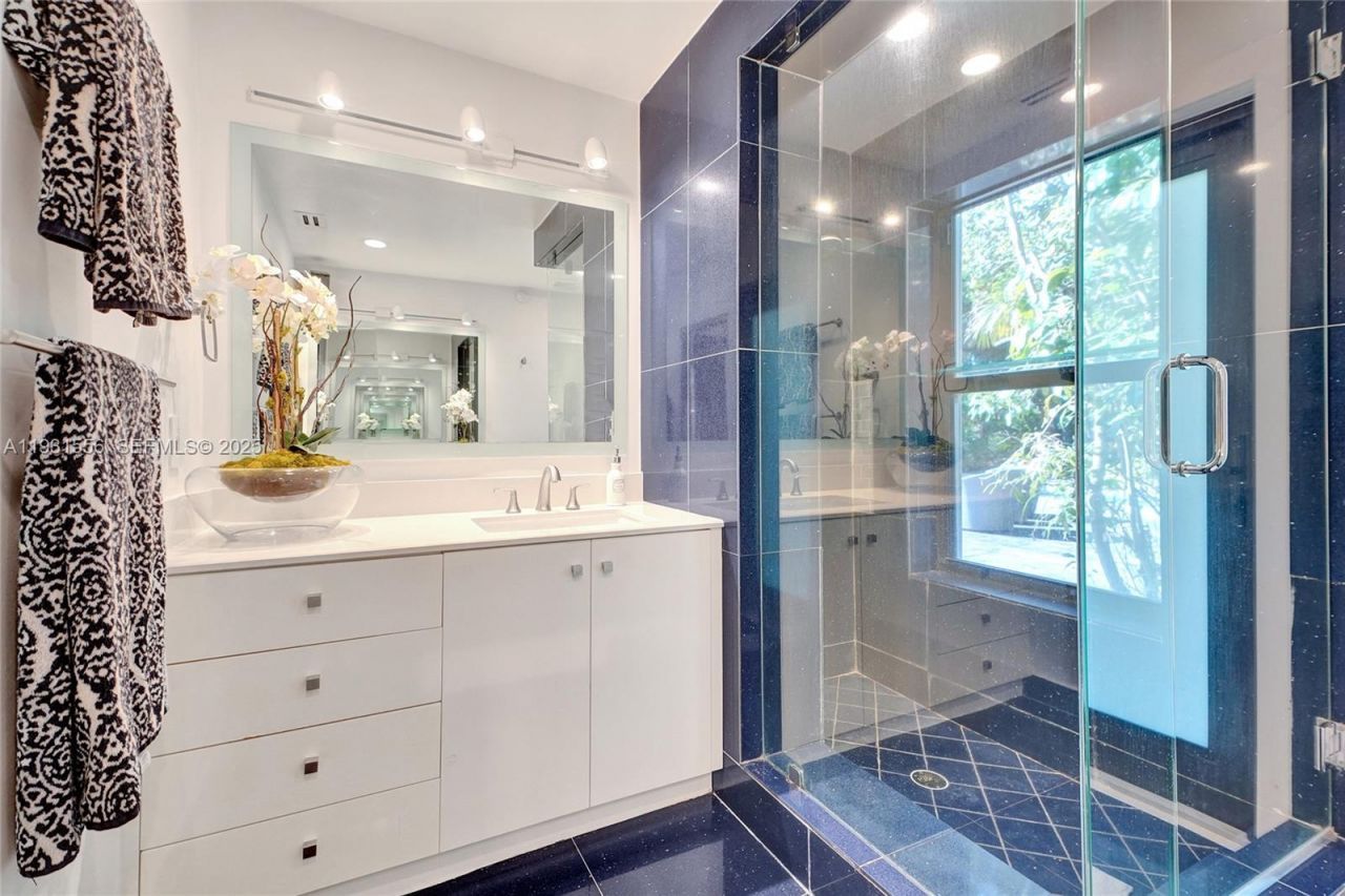 21440 Highland Lakes Blvd, Miami, FL 33179 Photo