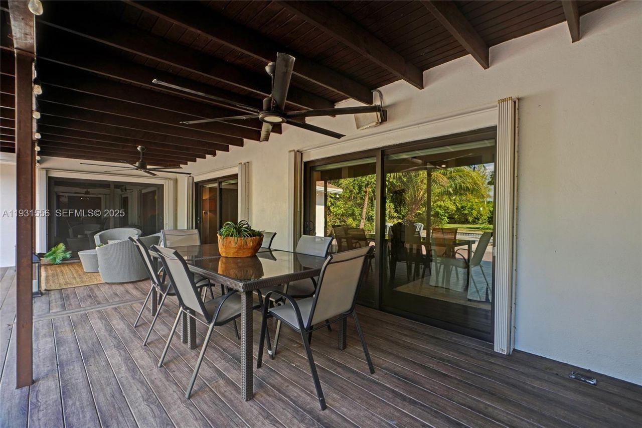 21440 Highland Lakes Blvd, Miami, FL 33179 Photo