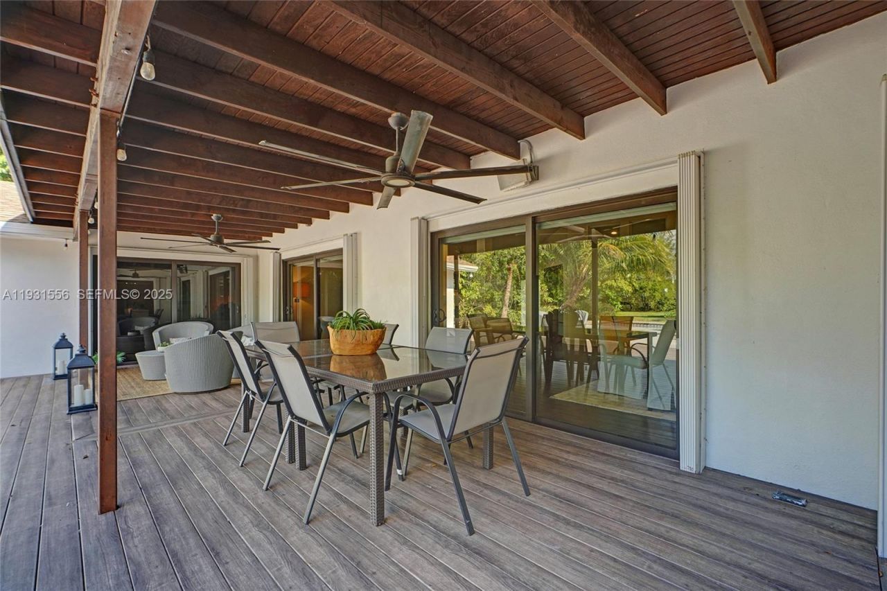 21440 Highland Lakes Blvd, Miami, FL 33179 Photo