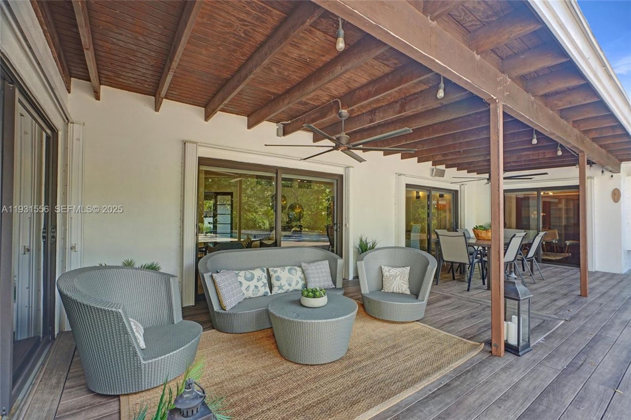 21440 Highland Lakes Blvd, Miami, FL 33179 Photo