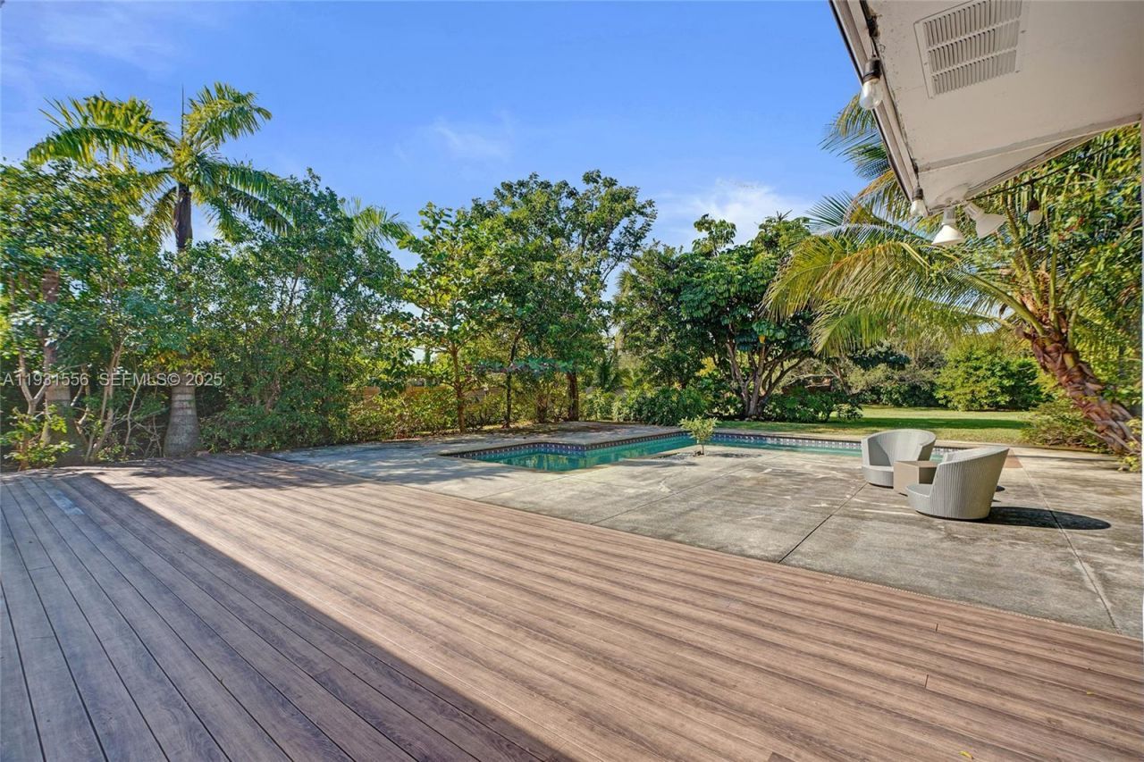 21440 Highland Lakes Blvd, Miami, FL 33179 Photo