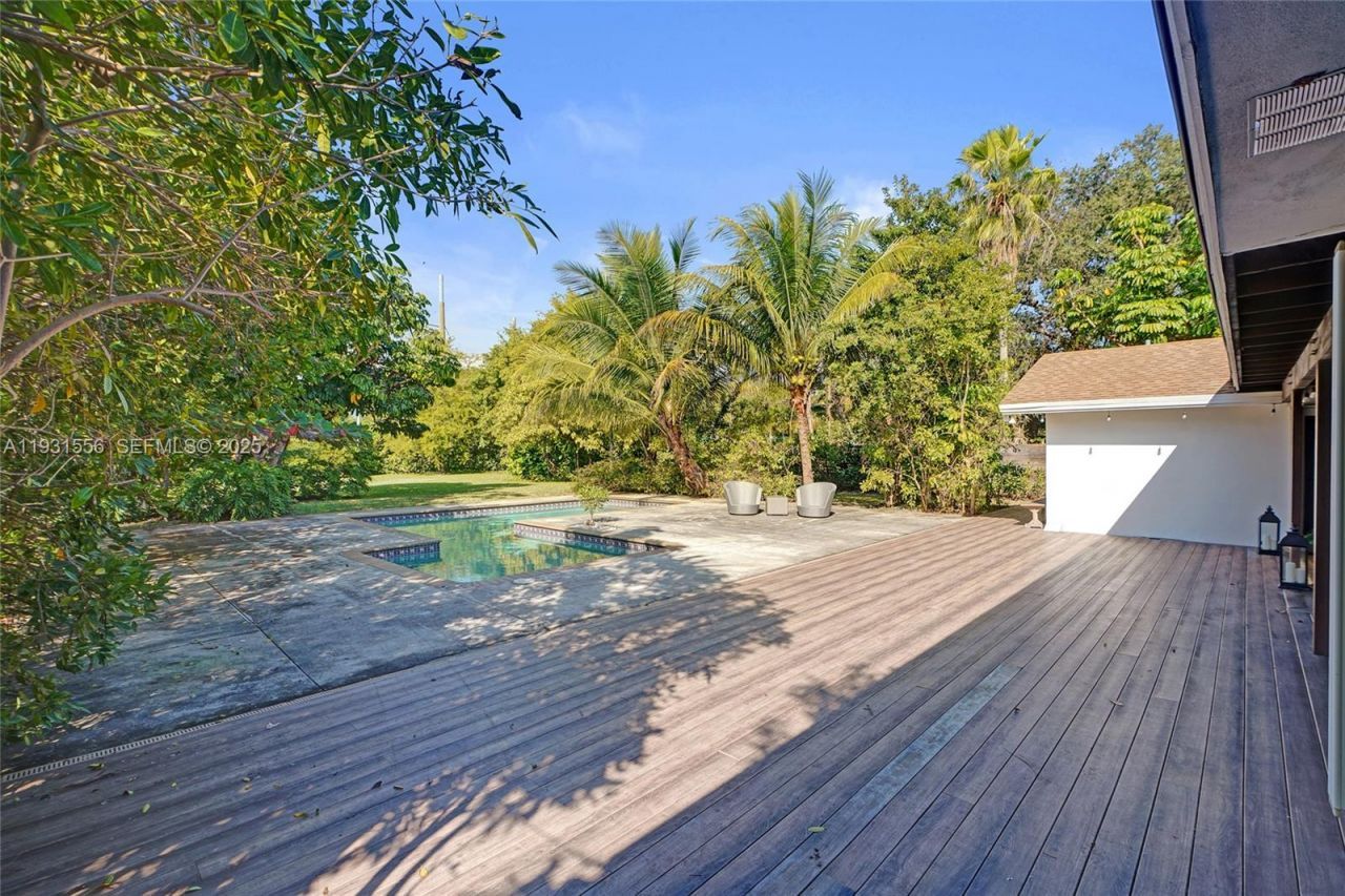 21440 Highland Lakes Blvd, Miami, FL 33179 Photo