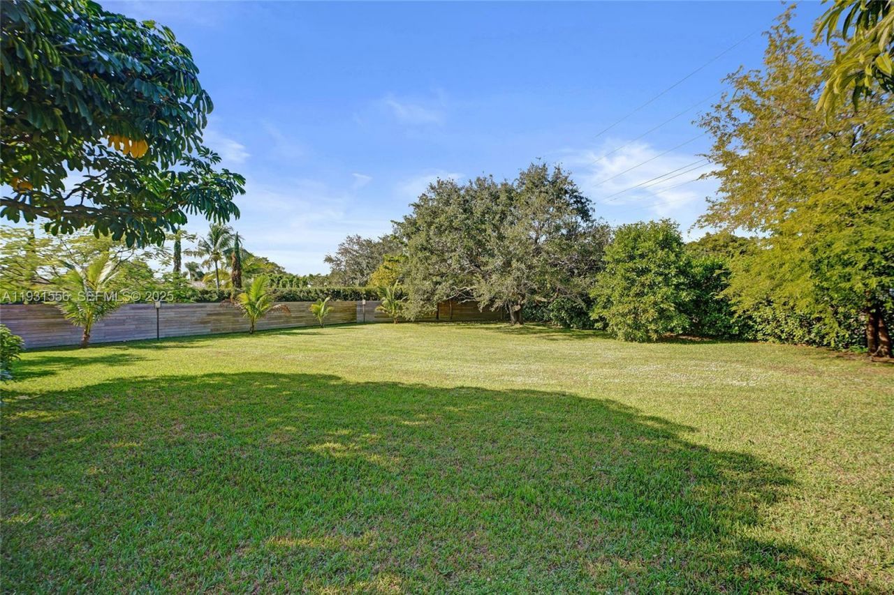 21440 Highland Lakes Blvd, Miami, FL 33179 Photo