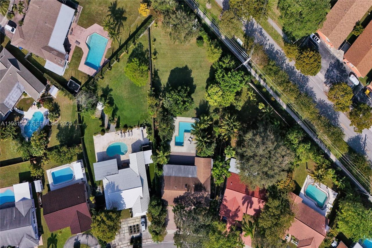 21440 Highland Lakes Blvd, Miami, FL 33179 Photo