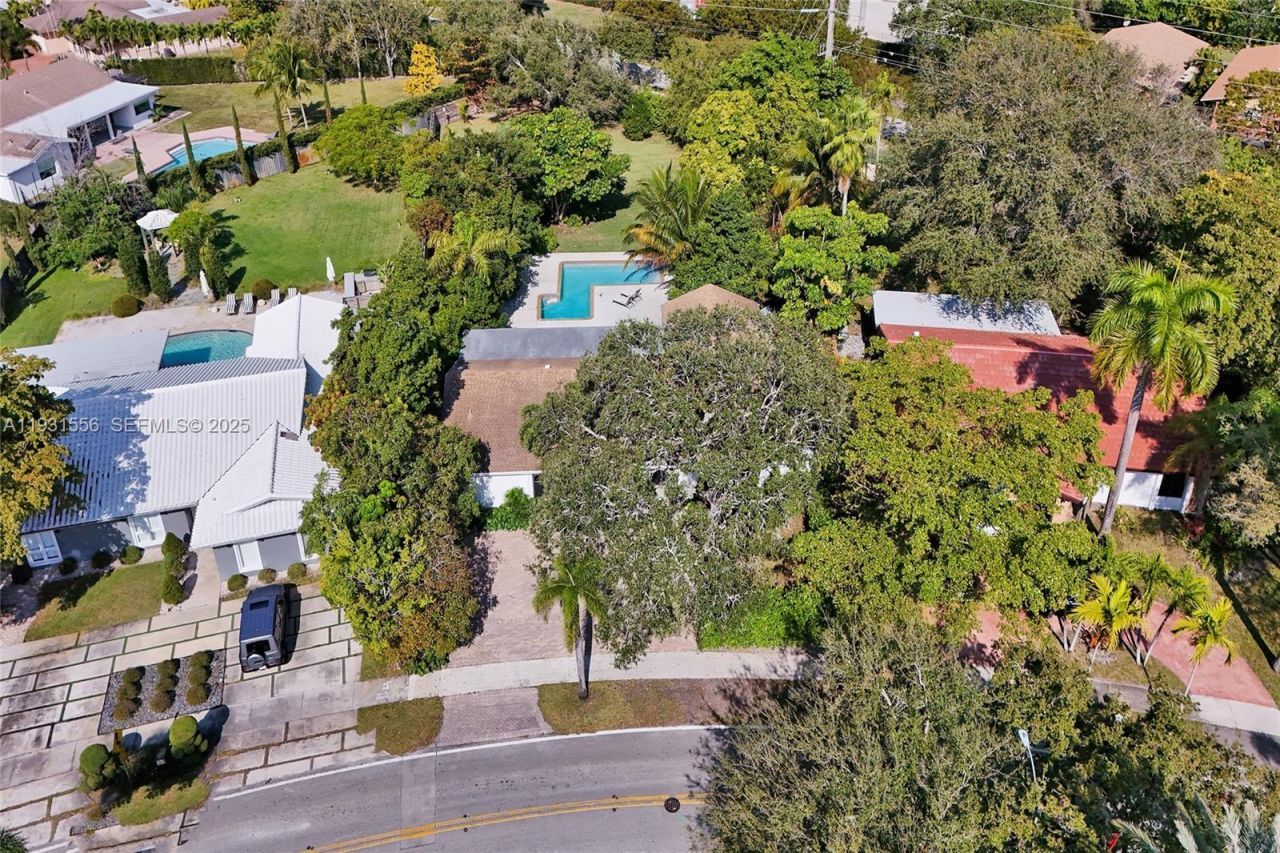 21440 Highland Lakes Blvd, Miami, FL 33179 Photo