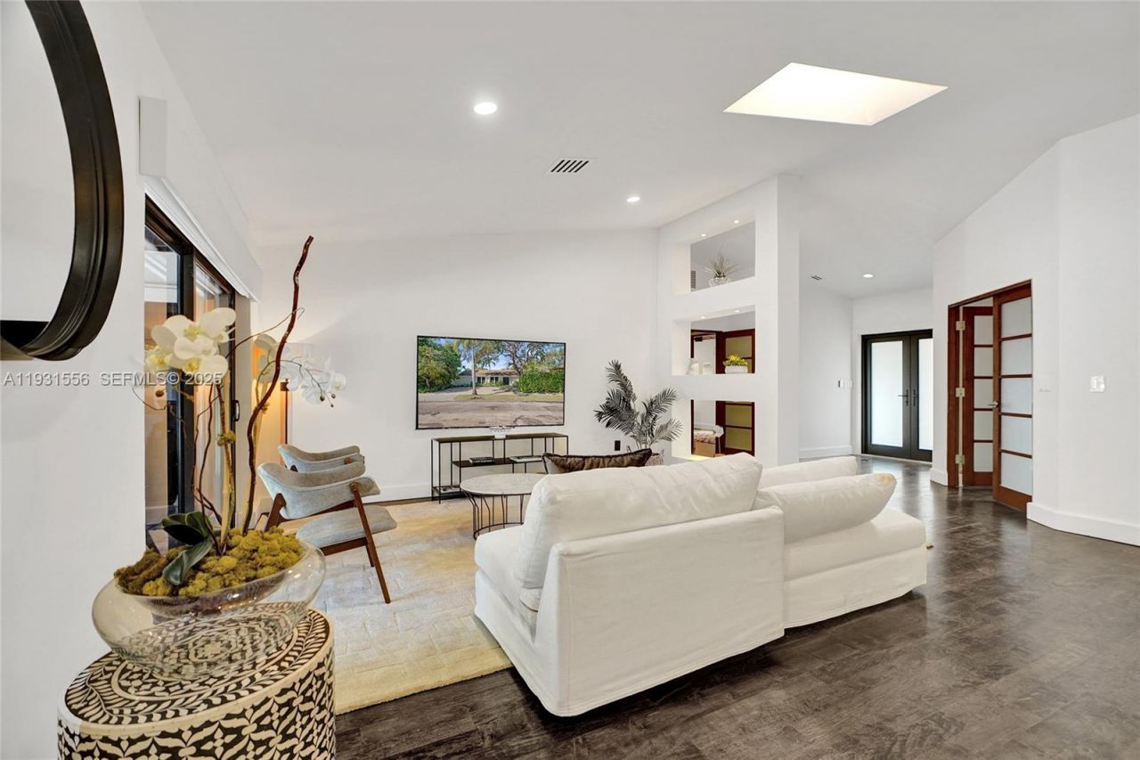 21440 Highland Lakes Blvd, Miami, FL 33179 Photo