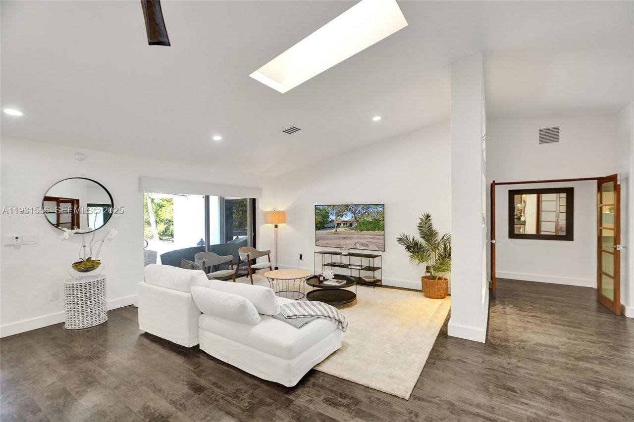 21440 Highland Lakes Blvd, Miami, FL 33179 Photo