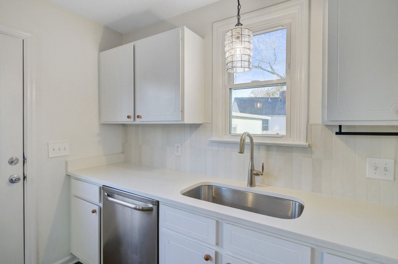 4808 Churchill Road Photo 11