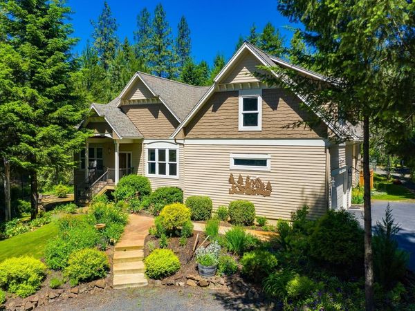 7001 E Chattaroy Rd, Chattaroy, WA 99003