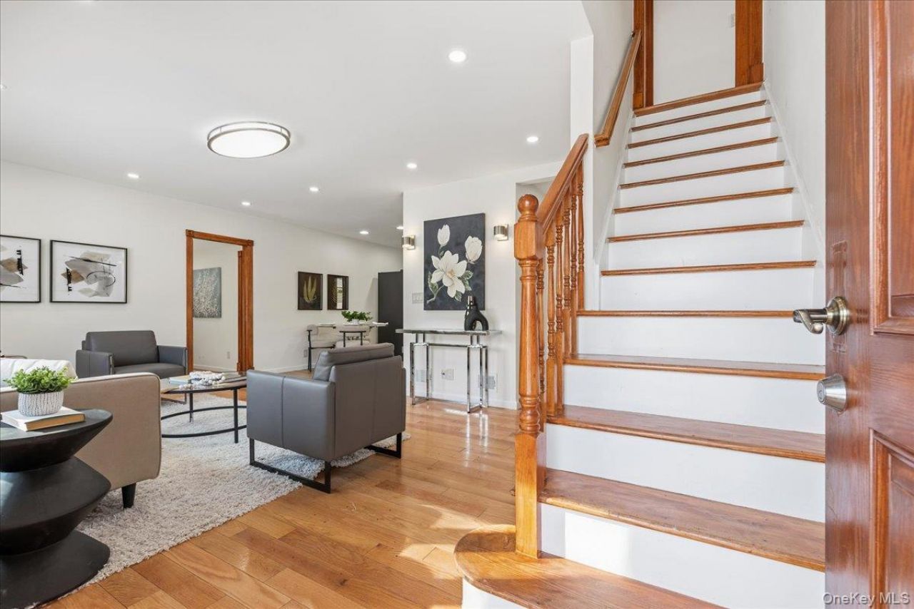 85 Briarcliff Road, Westbury, NY 11590 Main Photo