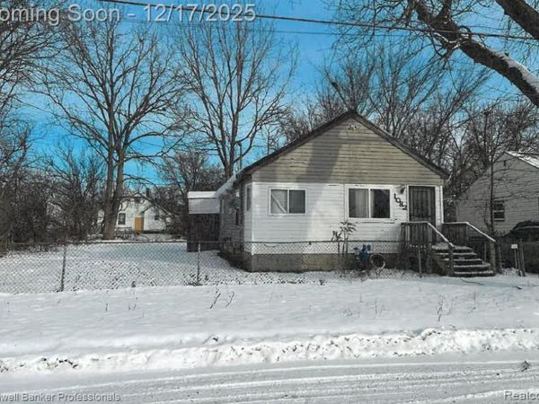 1082 W Juliah Avenue, Flint, MI 48505