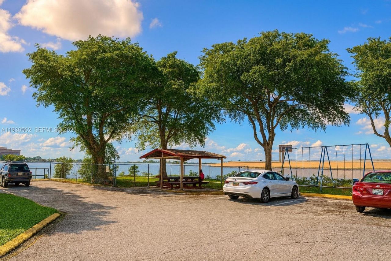 4705 NW 7th St, Unit 106-7, Miami, FL 33126 Photo