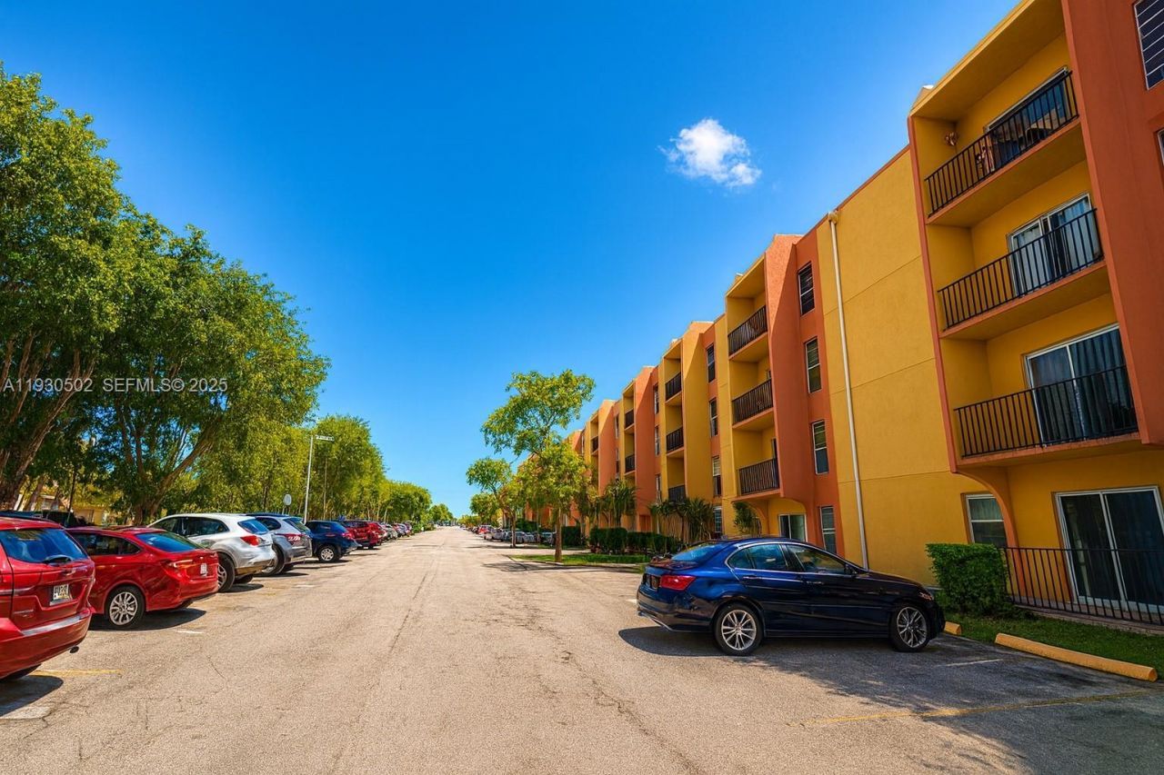 4705 NW 7th St, Unit 106-7, Miami, FL 33126 Photo