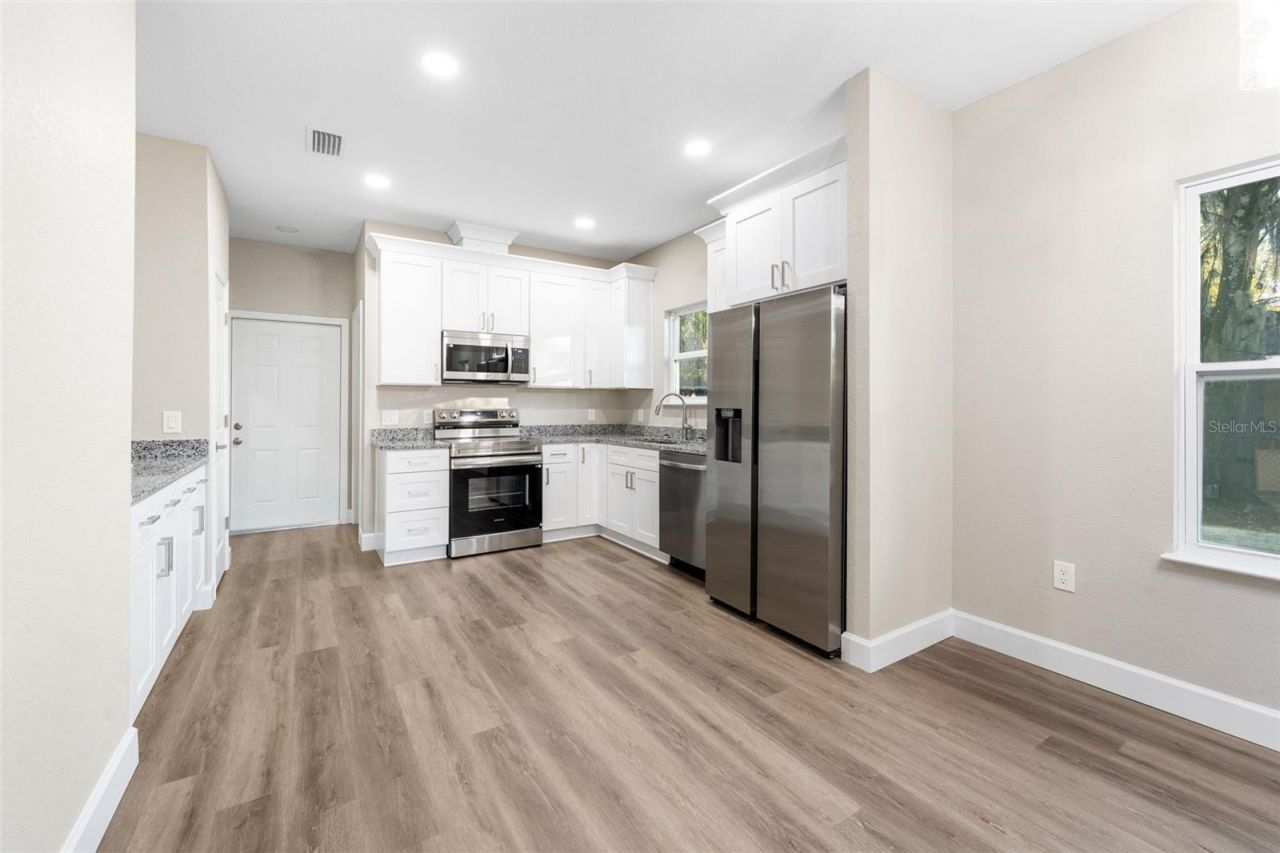 2016 NE 3rd Avenue, Gainesville, FL 32641 Photo