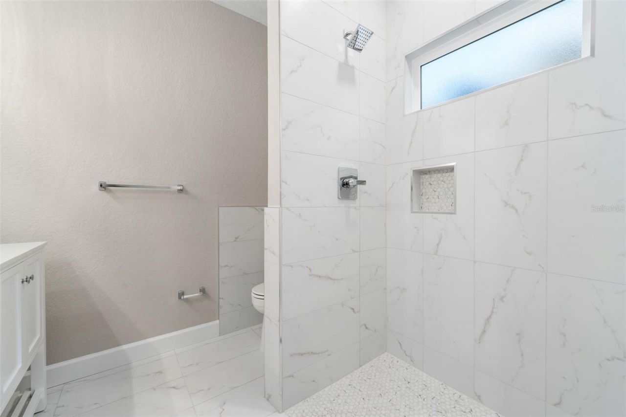 2016 NE 3rd Avenue, Gainesville, FL 32641 Photo