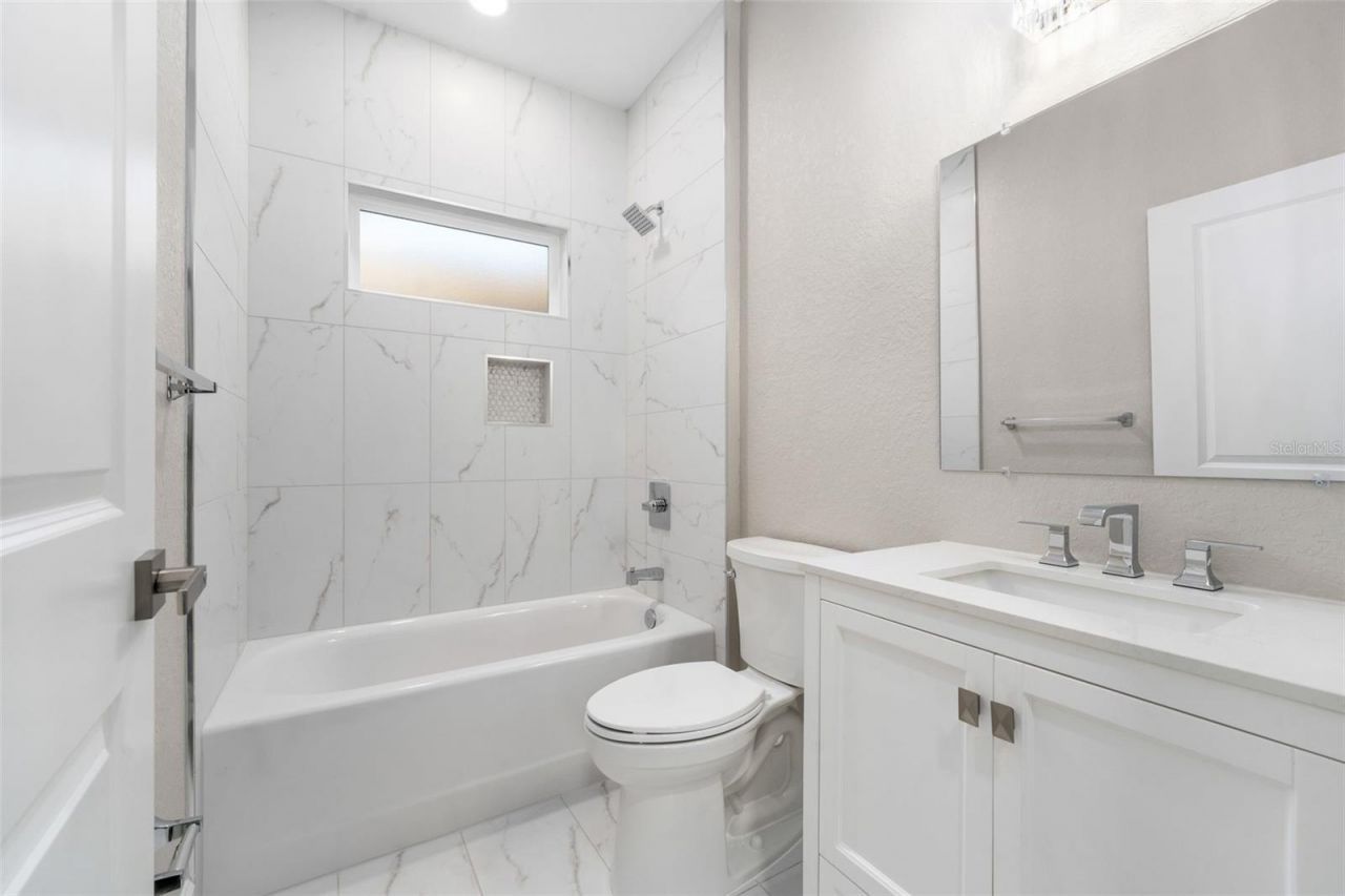 2016 NE 3rd Avenue, Gainesville, FL 32641 Photo