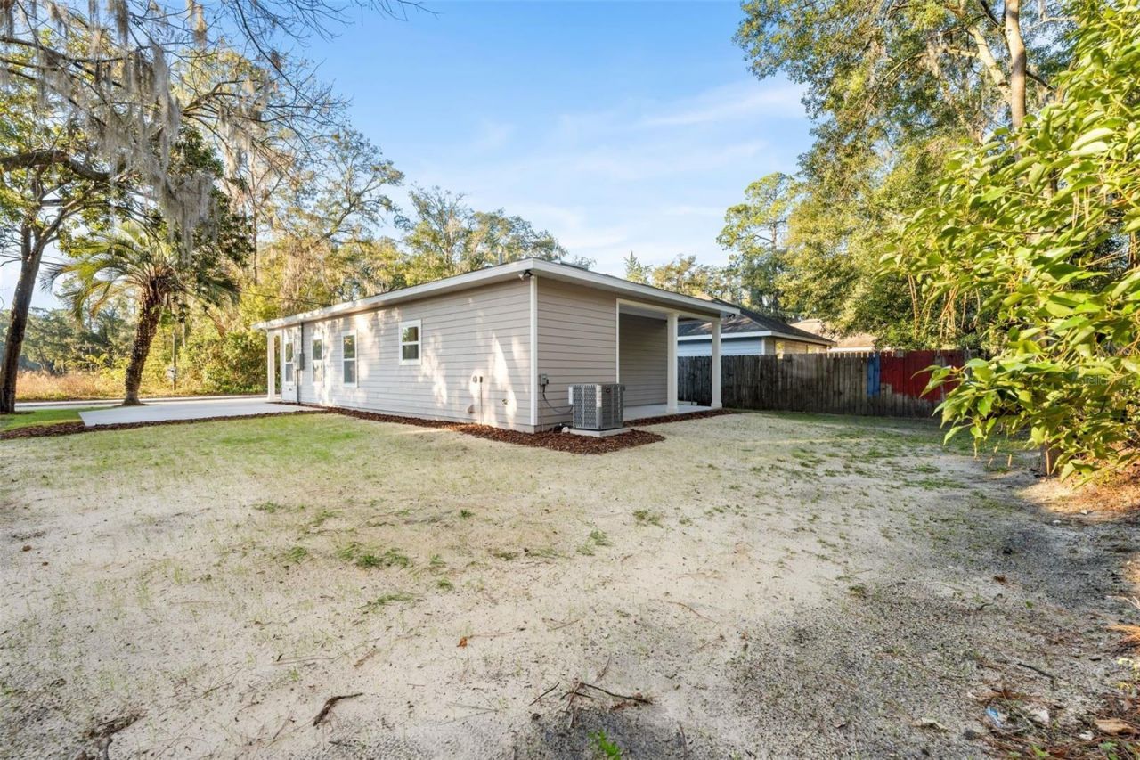 2016 NE 3rd Avenue, Gainesville, FL 32641 Photo