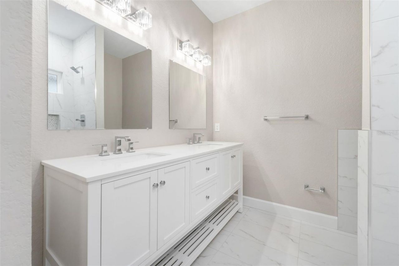 2016 NE 3rd Avenue, Gainesville, FL 32641 Photo