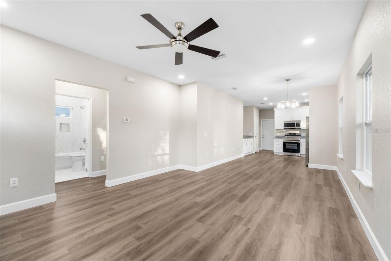 2016 NE 3rd Avenue, Gainesville, FL 32641 Photo