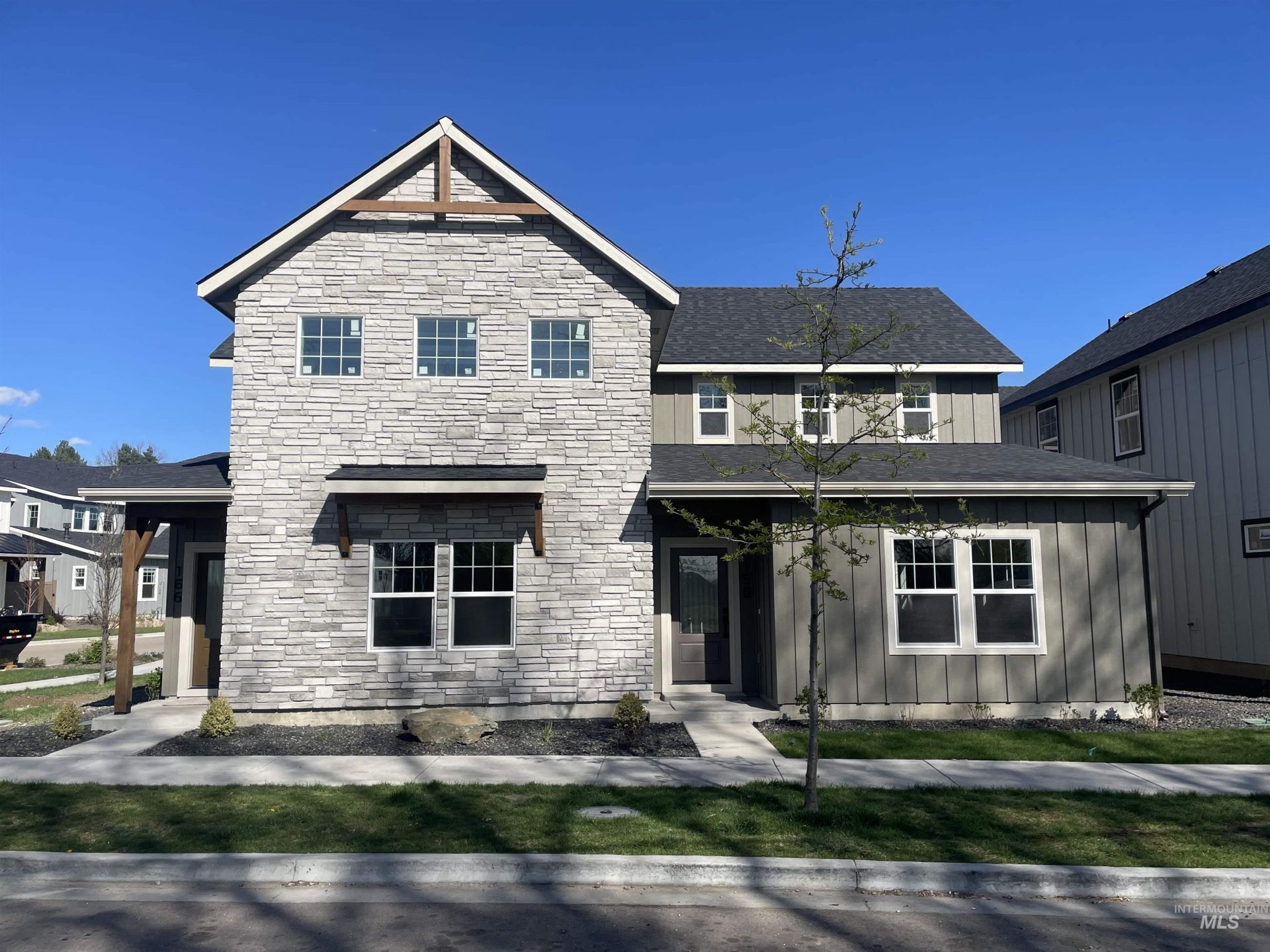 166 N Edgewood Ln, Eagle, ID 83616 Main Photo