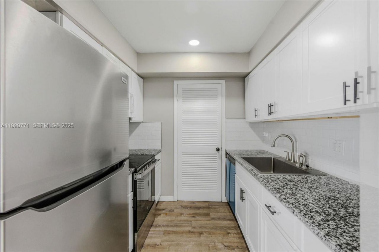 9208 N Connechusett Rd , Tampa, FL 33617 Photo