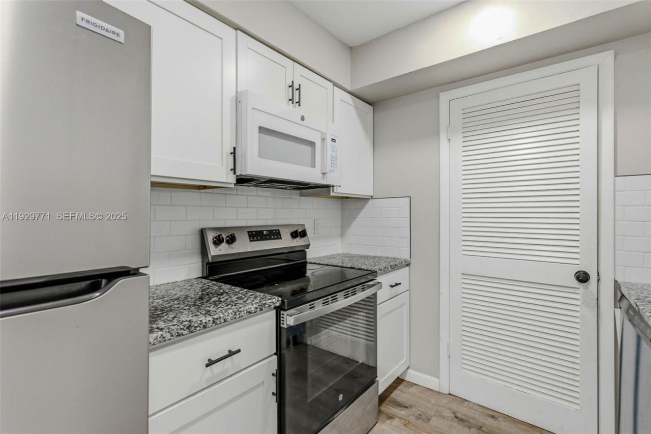 9208 N Connechusett Rd , Tampa, FL 33617 Photo