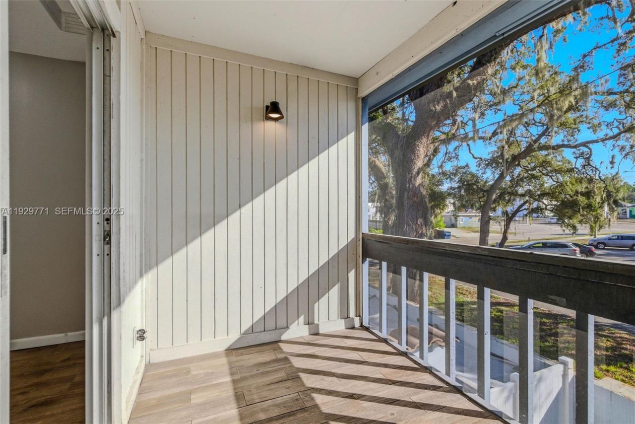 9208 N Connechusett Rd , Tampa, FL 33617 Photo