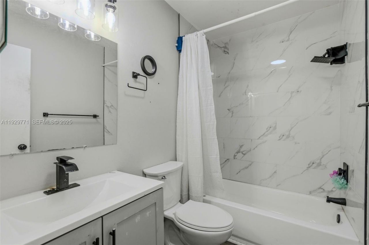 9208 N Connechusett Rd , Tampa, FL 33617 Photo