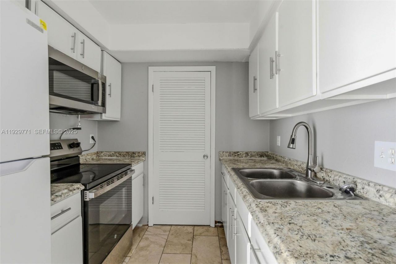 9208 N Connechusett Rd , Tampa, FL 33617 Photo