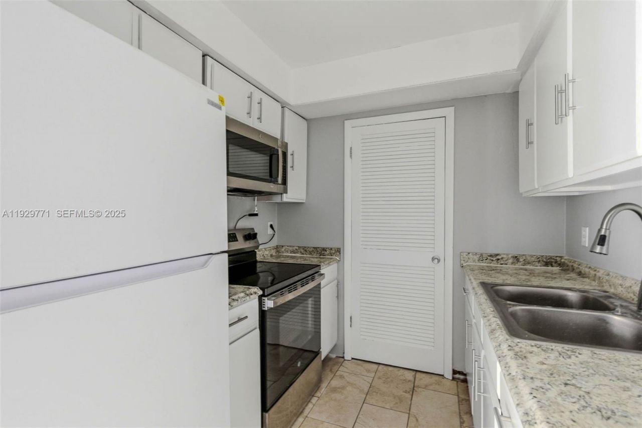 9208 N Connechusett Rd , Tampa, FL 33617 Photo