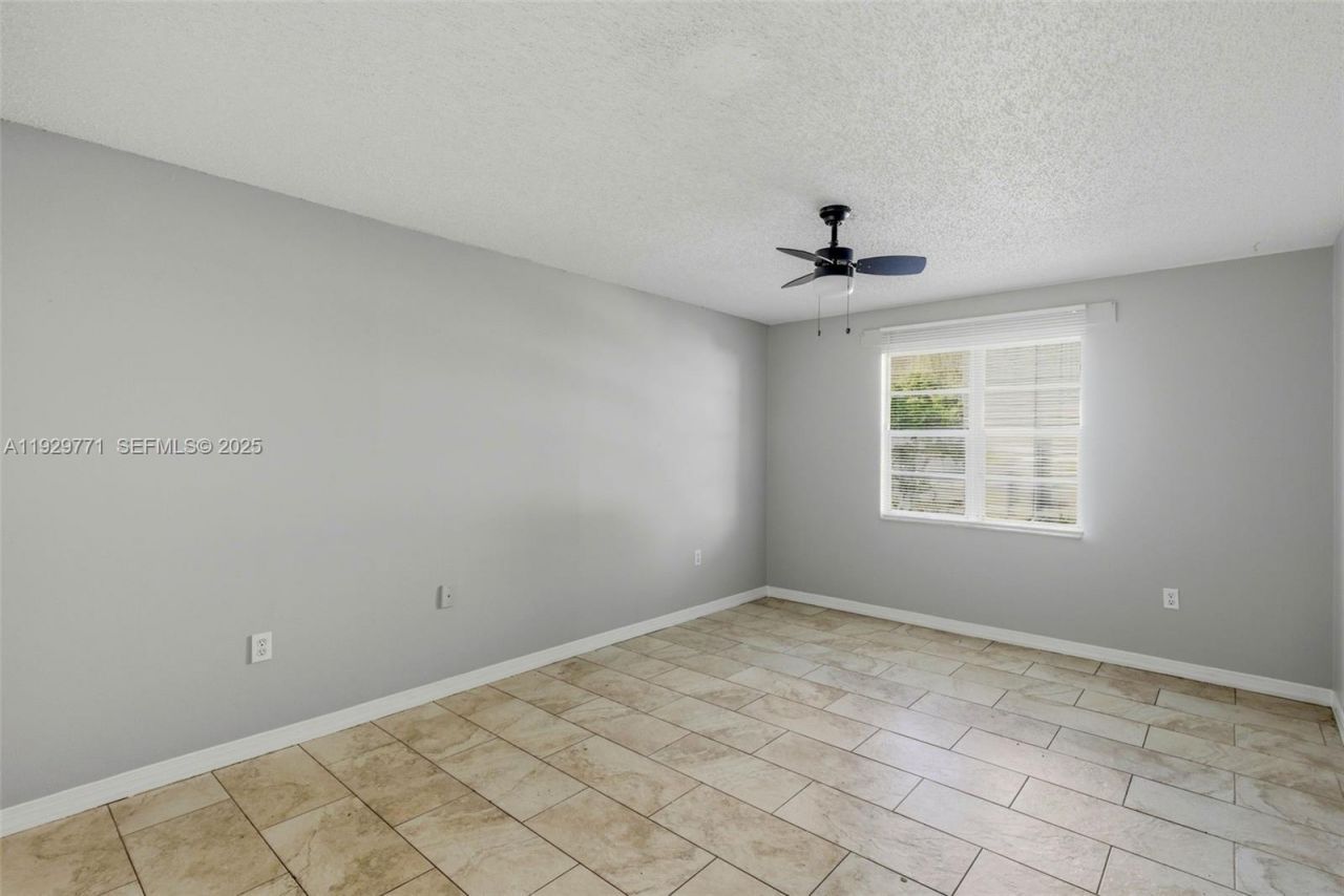 9208 N Connechusett Rd , Tampa, FL 33617 Photo