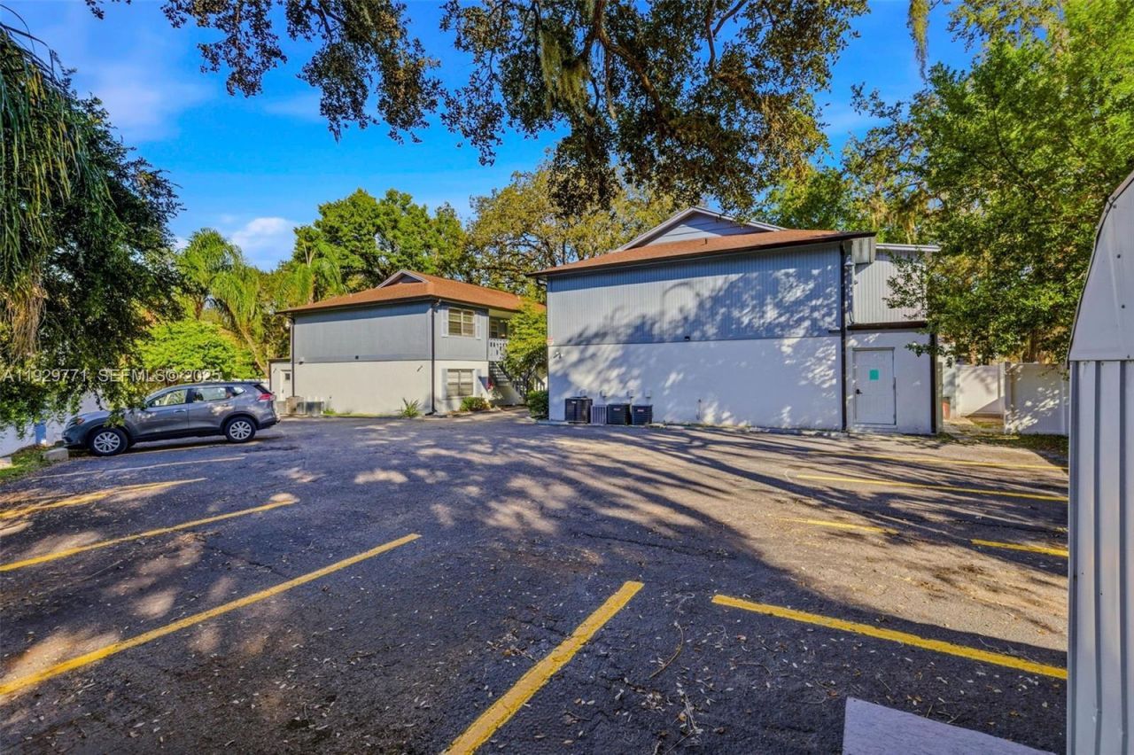 9208 N Connechusett Rd , Tampa, FL 33617 Photo