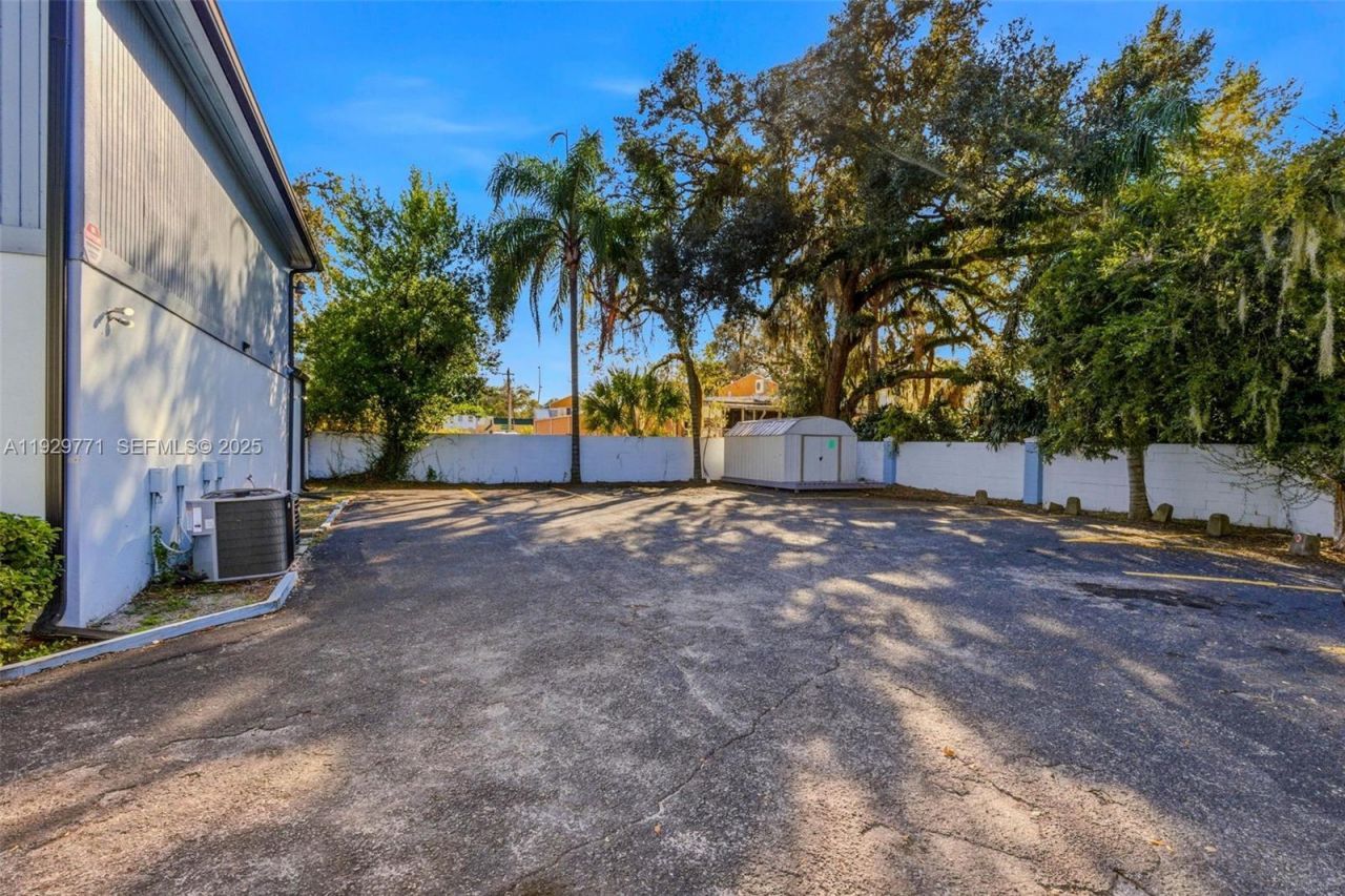 9208 N Connechusett Rd , Tampa, FL 33617 Photo