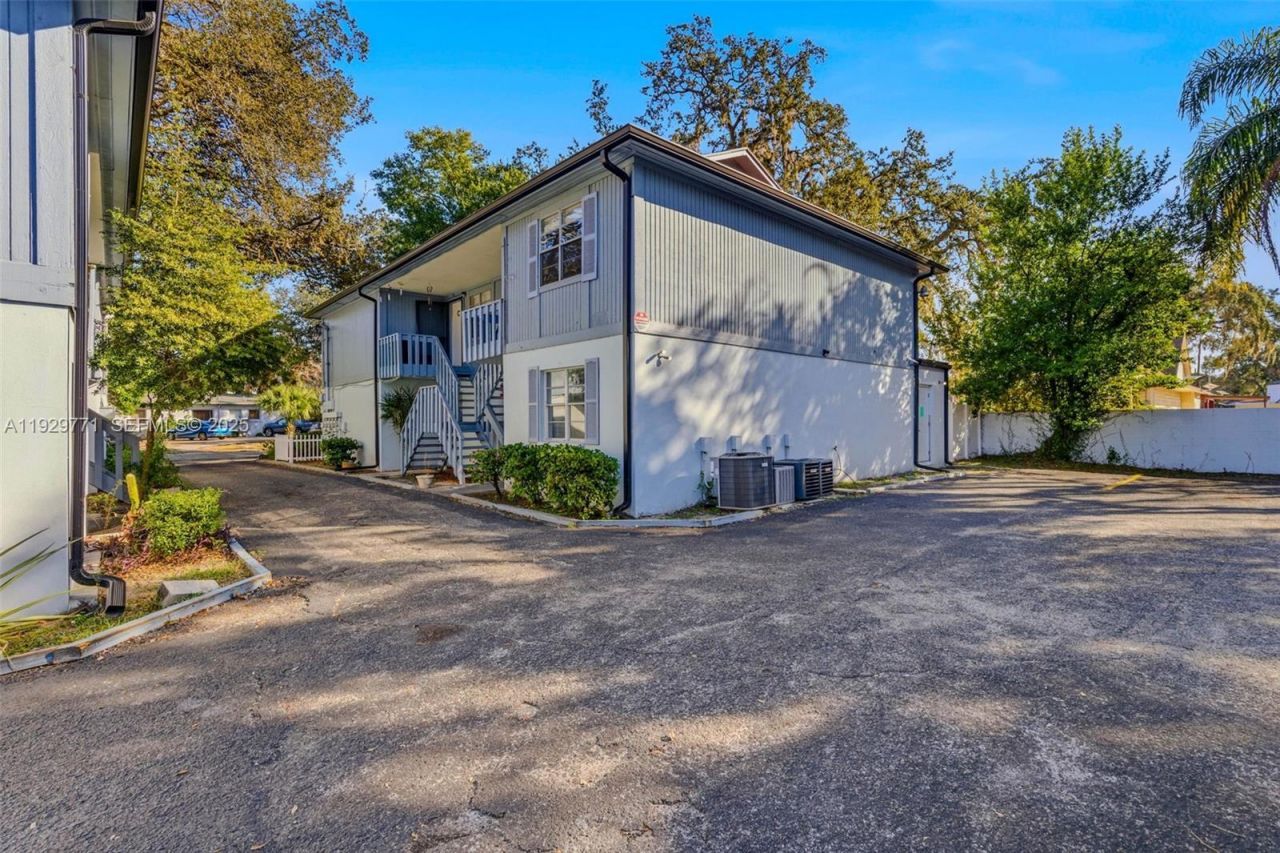 9208 N Connechusett Rd , Tampa, FL 33617 Photo