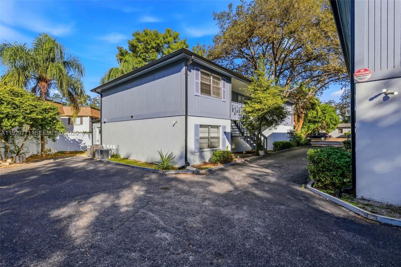 9208 N Connechusett Rd , Tampa, FL 33617 Photo