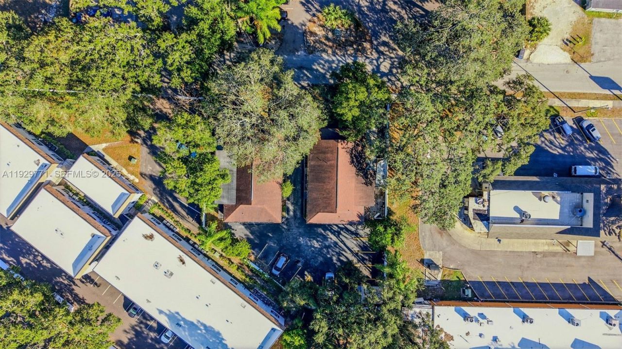 9208 N Connechusett Rd , Tampa, FL 33617 Photo