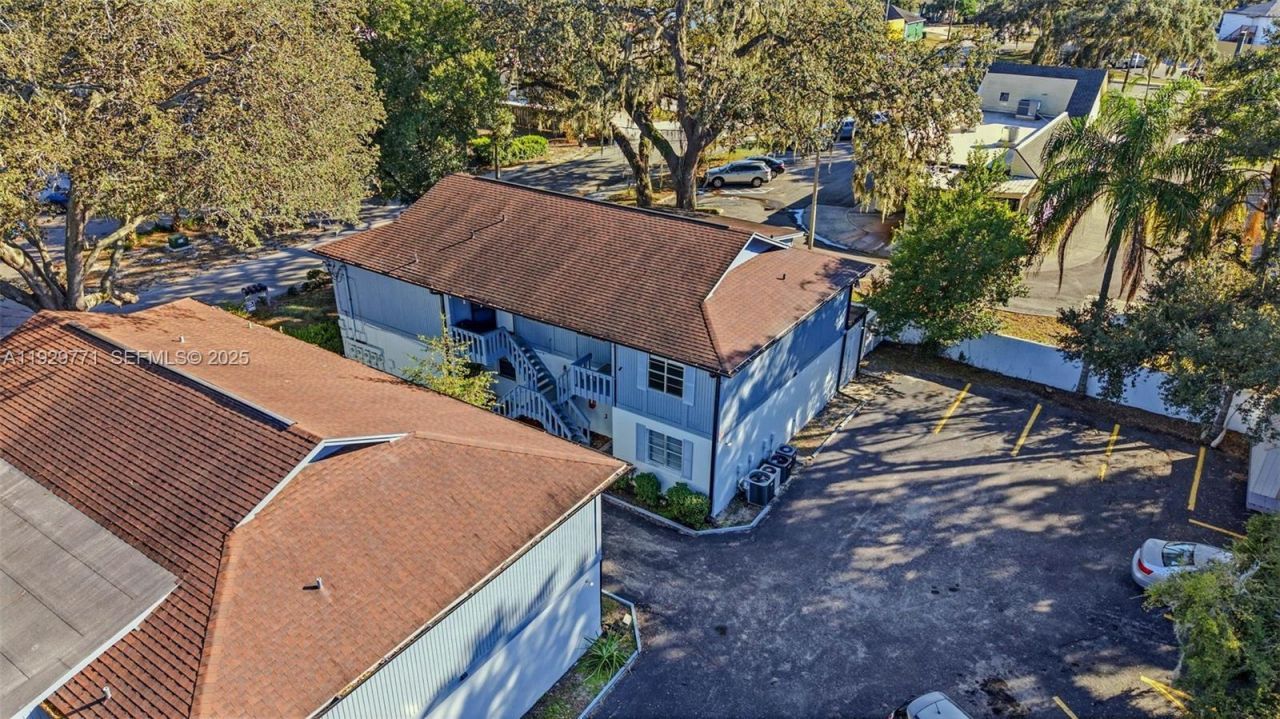 9208 N Connechusett Rd , Tampa, FL 33617 Photo