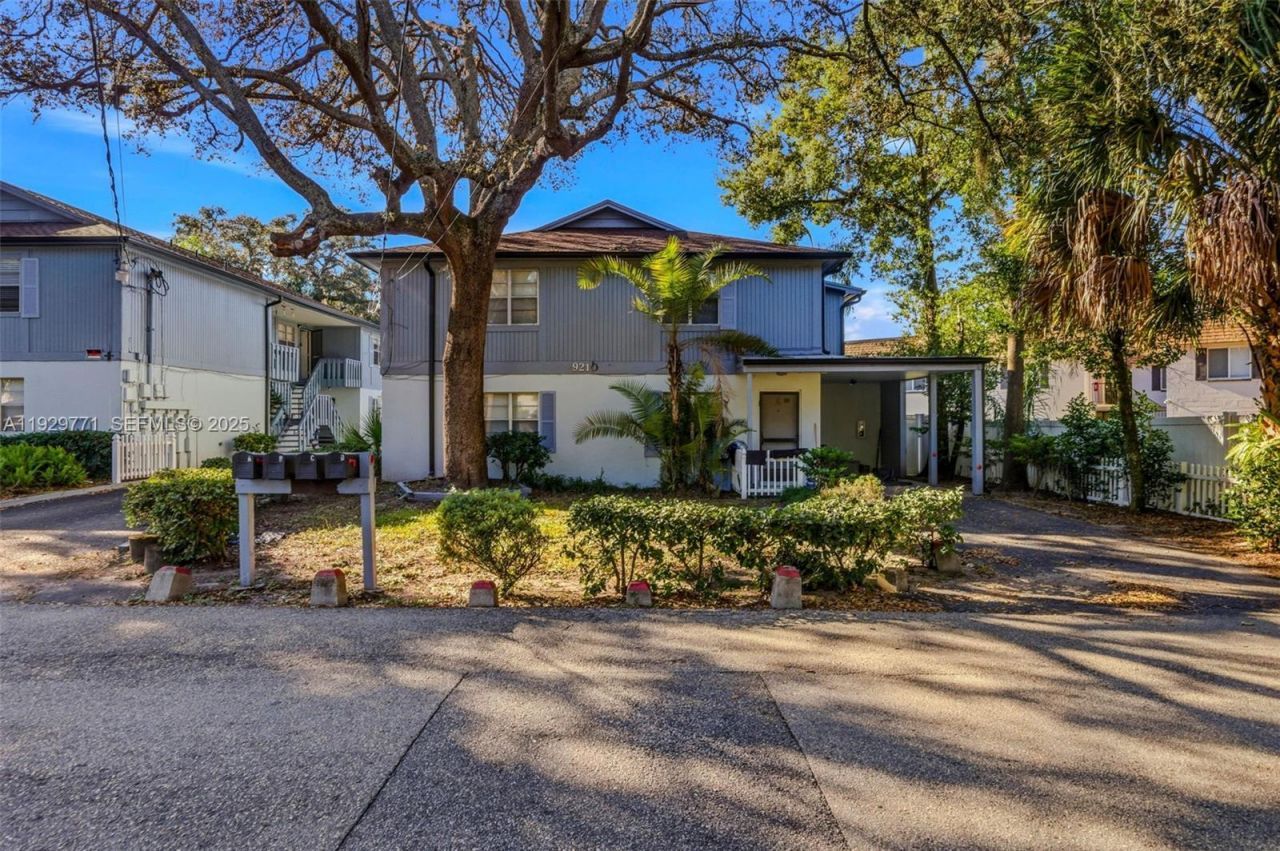 9208 N Connechusett Rd , Tampa, FL 33617 Photo