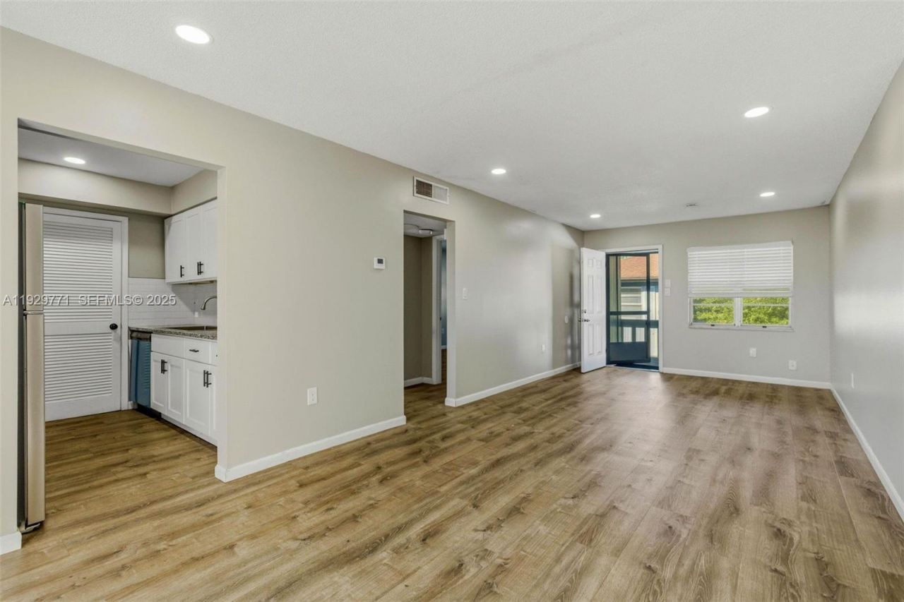 9208 N Connechusett Rd , Tampa, FL 33617 Photo