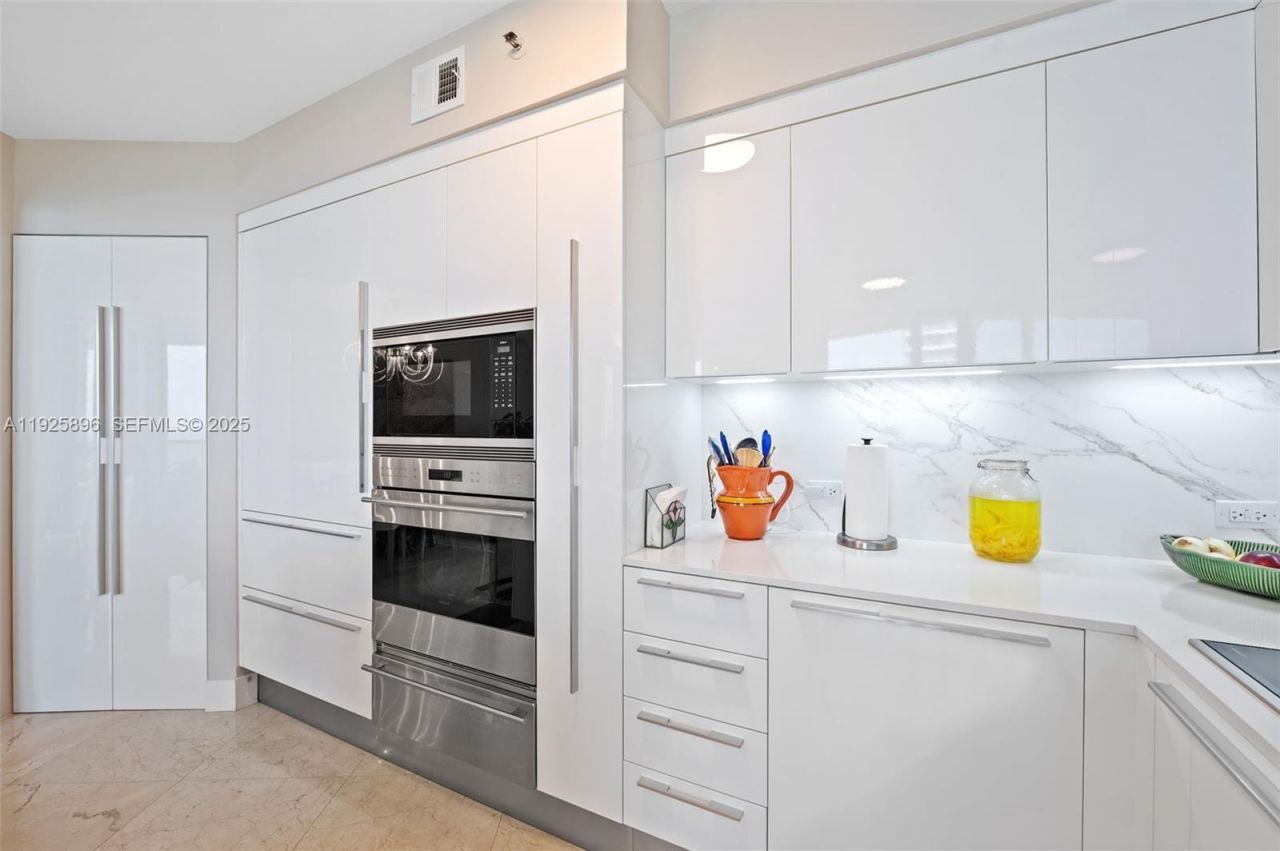 19333 E Collins Ave, Unit 1402, Sunny Isles Beach, FL 33160 Photo