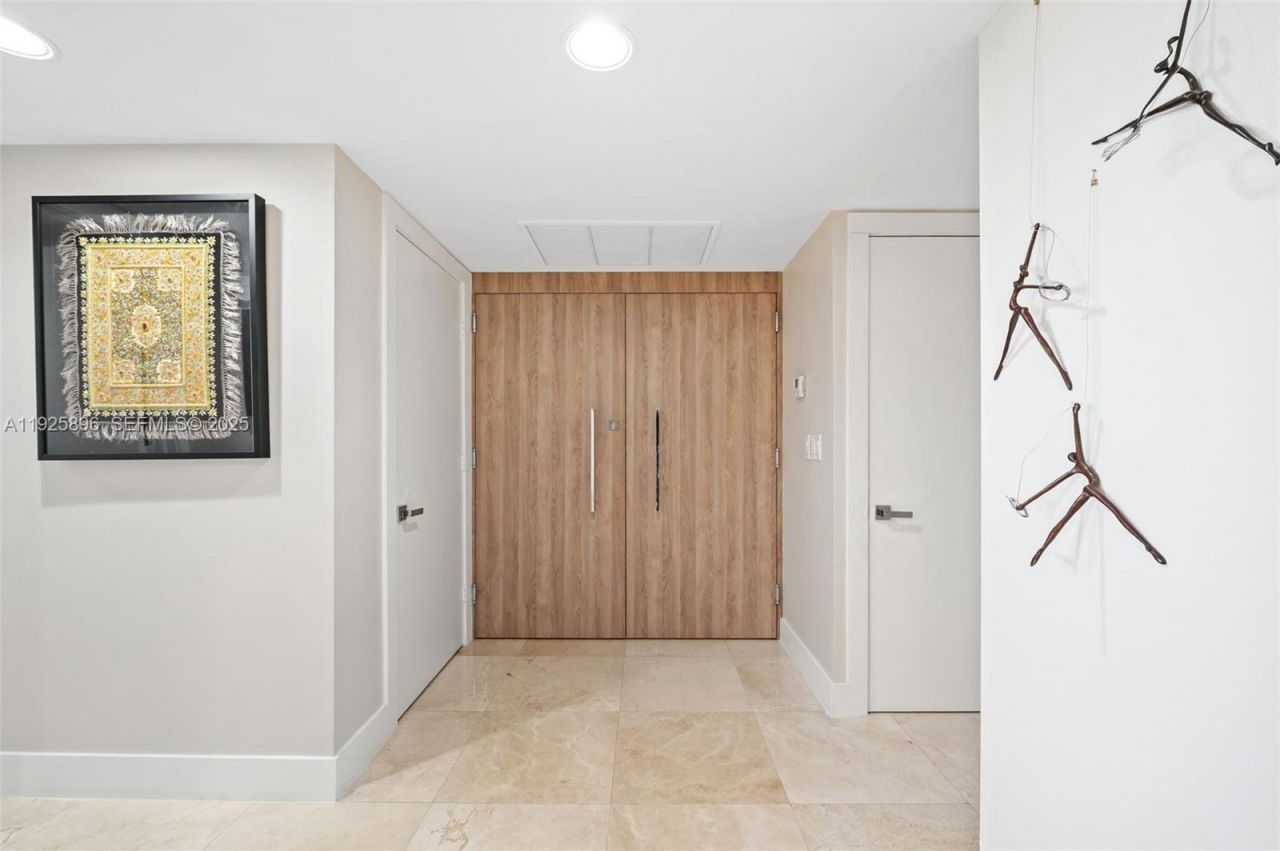 19333 E Collins Ave, Unit 1402, Sunny Isles Beach, FL 33160 Photo