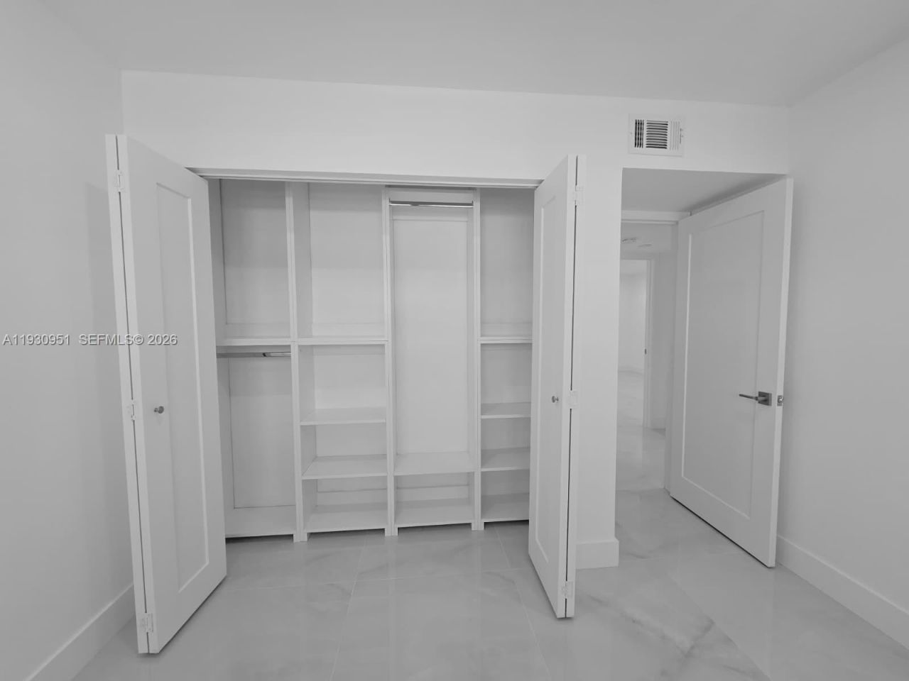 1800 W 54th St, Unit 409, Hialeah, FL 33012 Photo