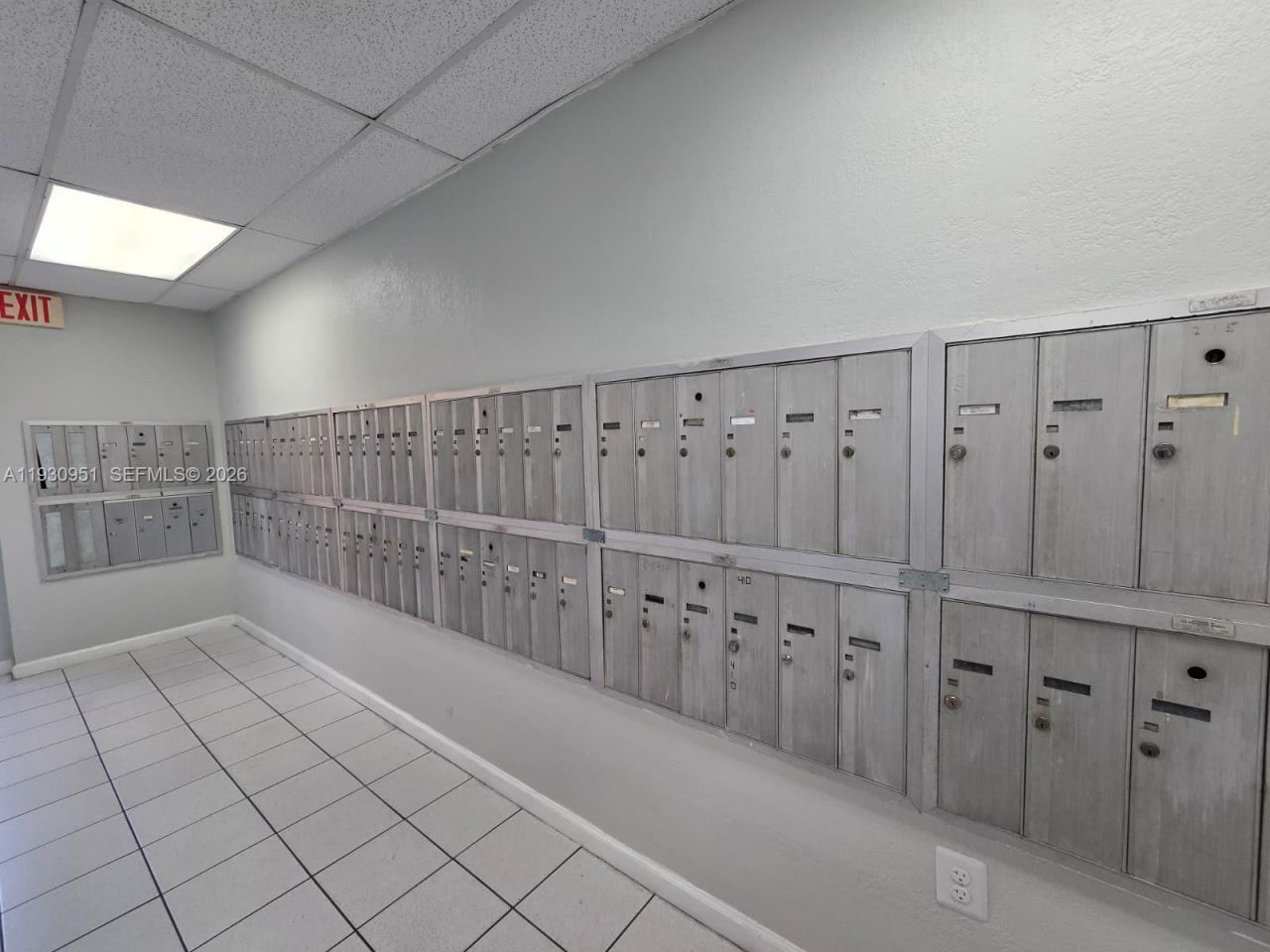 1800 W 54th St, Unit 409, Hialeah, FL 33012 Photo