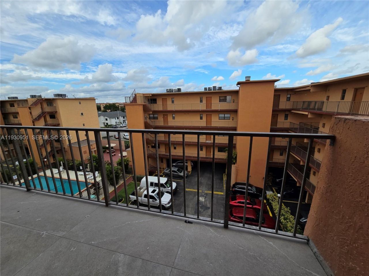 1800 W 54th St, Unit 409, Hialeah, FL 33012 Photo