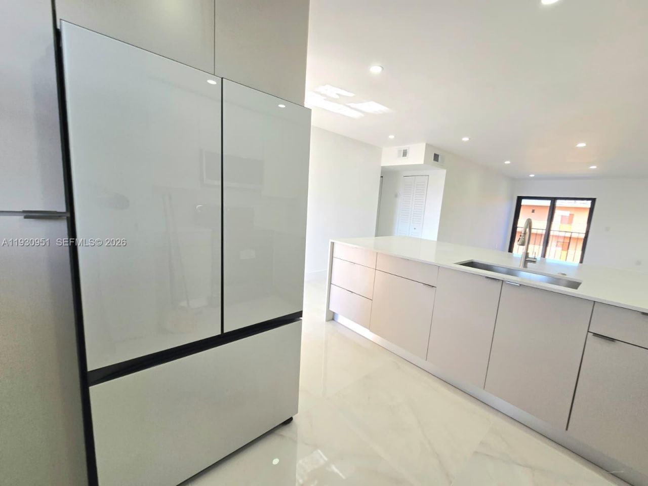 1800 W 54th St, Unit 409, Hialeah, FL 33012 Photo