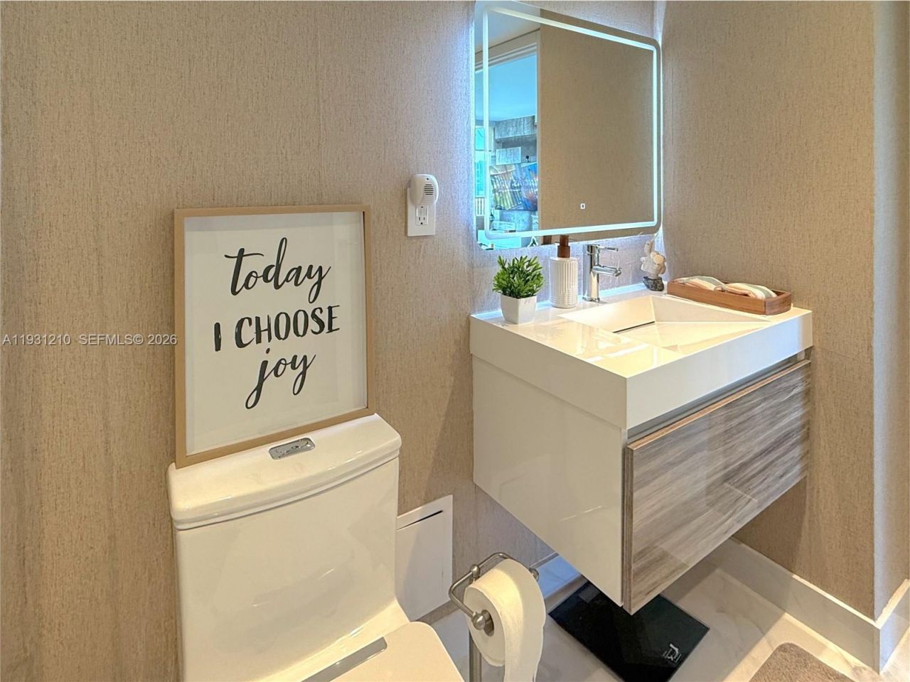 20379 W Country Club Dr, Unit 2334, Aventura, FL 33180 Photo